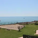 Magnifique 2 Pieces Renove Avec Terrasse Et Acces - Fr-1-472a-268 * Sète