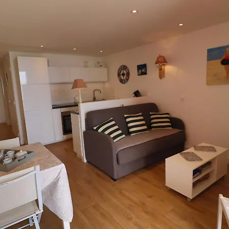 Magnifique T2 40m² Avec Terrasse, Acces Direct Et Piscine A - Fr-1-472a-268 Apartment