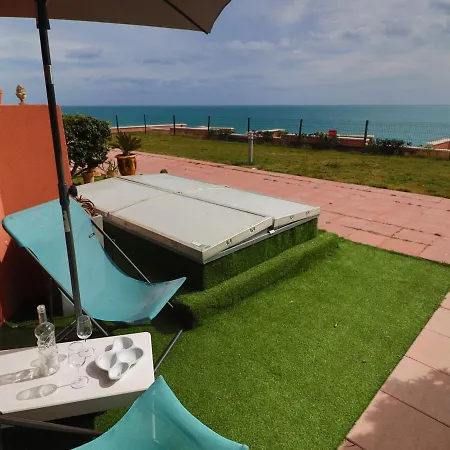 Magnifique 2 Pièces Rénové Avec Terrasse Et Accès - Fr-1-472a-268 *