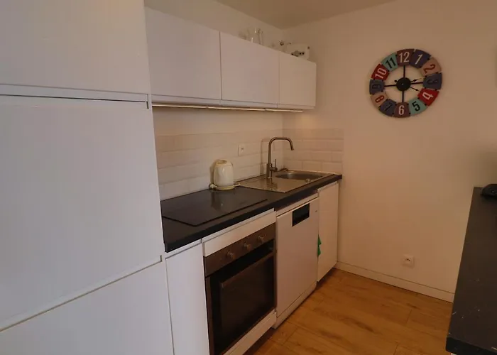 Magnifique 2 Pieces Renove Avec Terrasse Et Acces - Fr-1-472a-268 * Sète