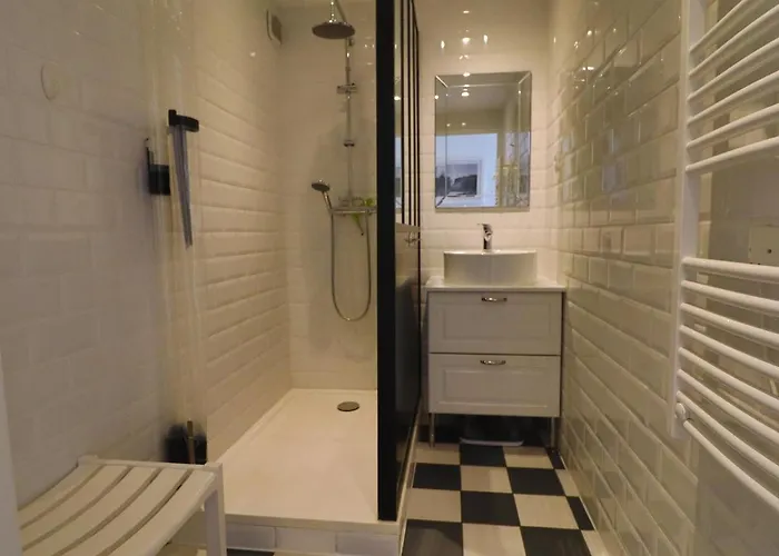 Magnifique 2 Pieces Renove Avec Terrasse Et Acces - Fr-1-472a-268 דירה