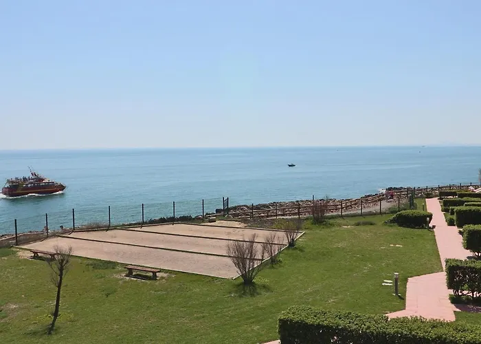 Magnifique 2 Pieces Renove Avec Terrasse Et Acces - Fr-1-472a-268 * Sète